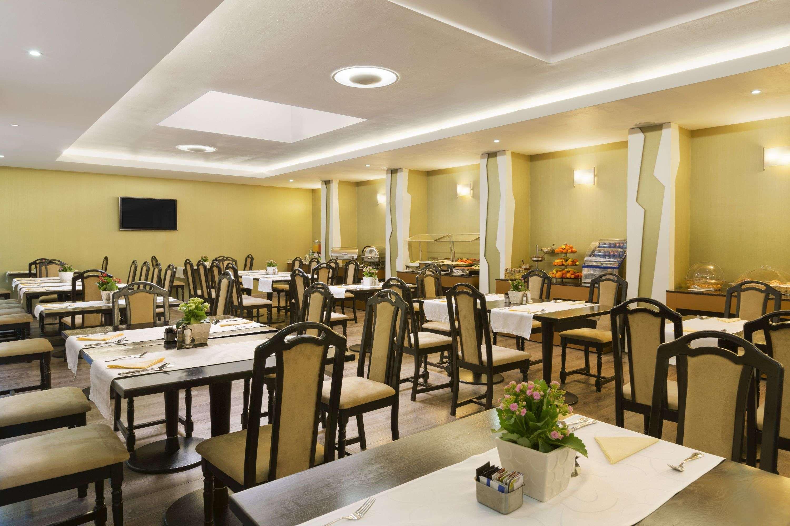Ramada Iasi City Center Exterior foto